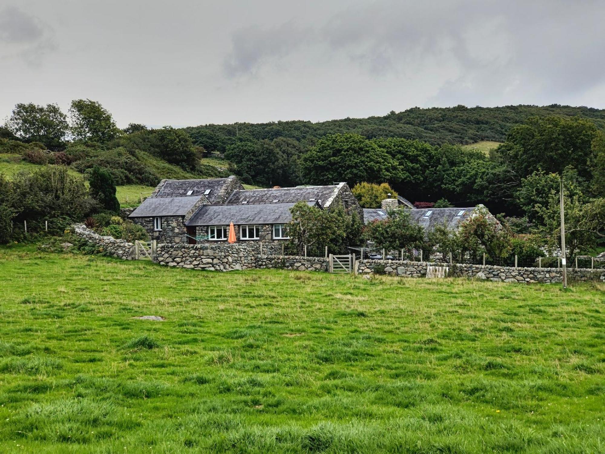 スランベドルTy Gwennol Near Gilfach Gochアパートメント エクステリア 写真